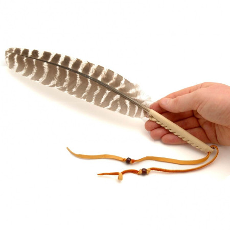 Plume de dindon sauvage d'Amérique du Nord +/-30-33 cm - Winnebago Sioux Tribu - Encens, Résines Traditionnelles & Fumigation - Plume de dindon sauvage d'Amérique du Nord +/-30-33 cm - Winnebago Sioux Tribu - Encens, Résines Traditionnelles & Fumigation -