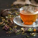Tasse de tisane contre la constipation