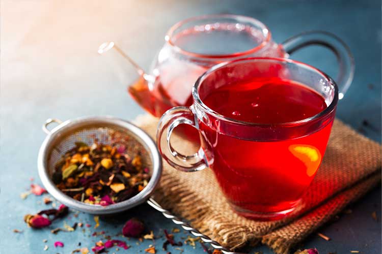 Tasse de tisane contre l'hypertension artérielle