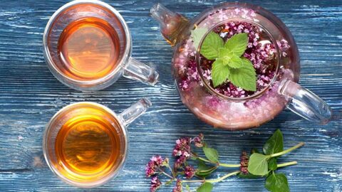 Tasse de tisane d'aspérule odorante