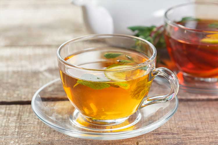 Tasse de tisane d'hamamélis