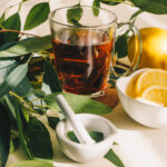 tisane eucalyptus tasse de thé feuilles
