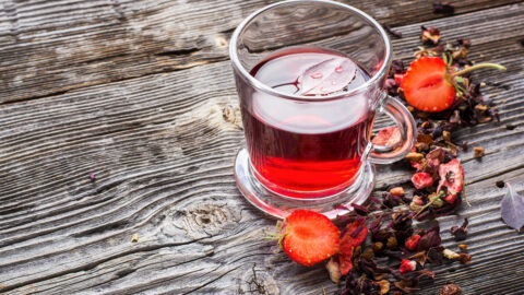 tisane fraisier tasse de thé feuille fruit