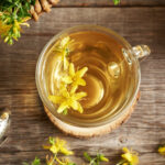 tisane millepertuis tasse de thé fleurs infusion