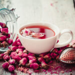 tisane boutons de rose infusion fleurs tasse de thé