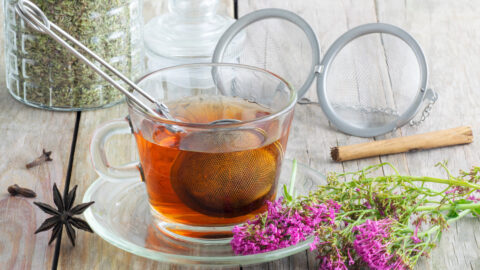 tisane valériane tasse de thé fleurs